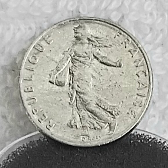 Circulated 1977 France 1/2 Franc Republique Francaise Cion Made of Nickel!! - Picture 2 of 3